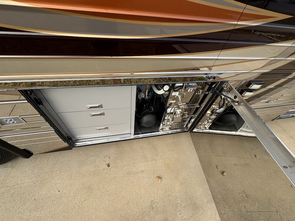 2007 Prevost Legendary XLII For Sale