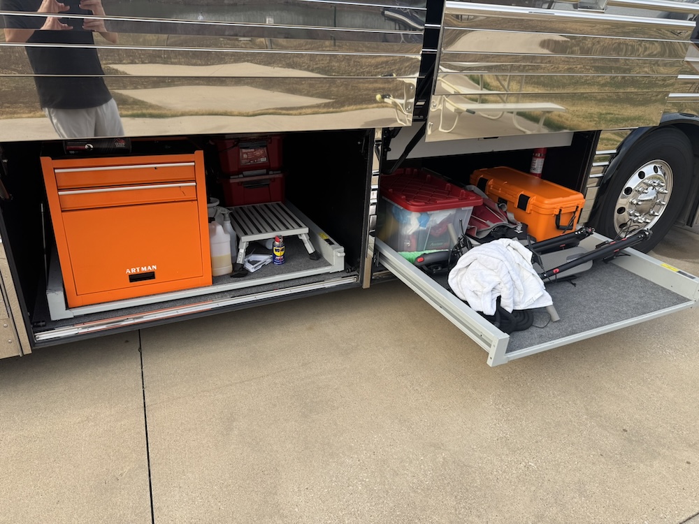 2007 Prevost Legendary XLII For Sale