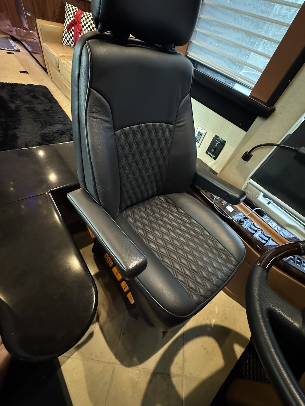 2007 Prevost Legendary XLII For Sale