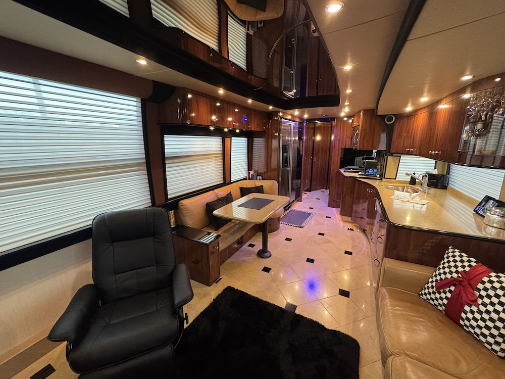 2007 Prevost Legendary XLII For Sale