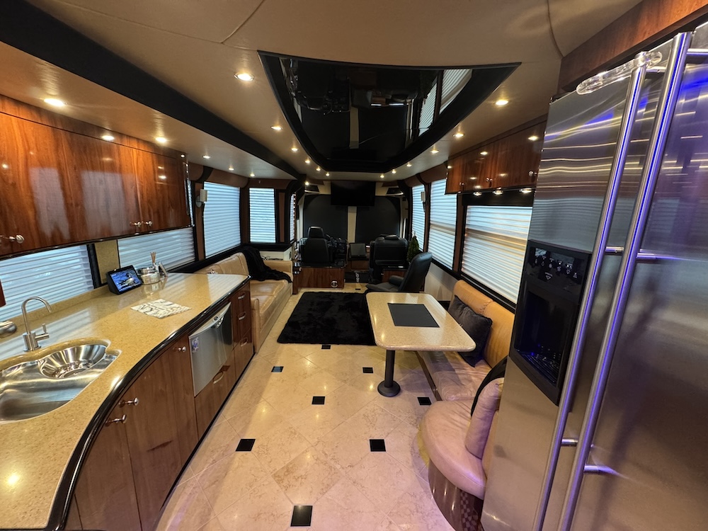 2007 Prevost Legendary XLII For Sale