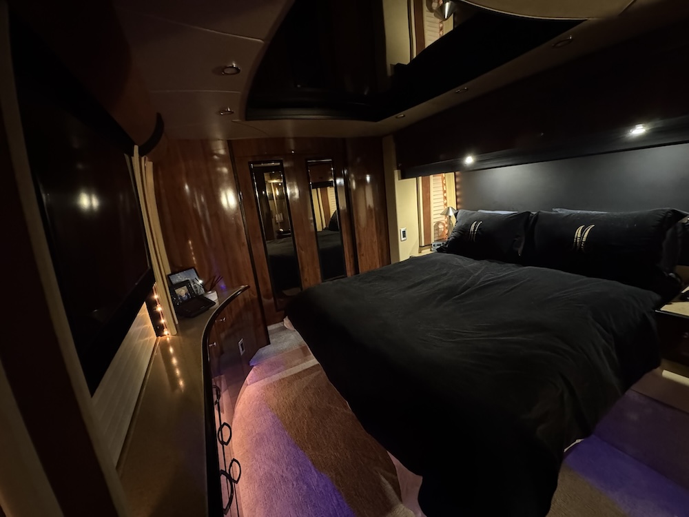 2007 Prevost Legendary XLII For Sale