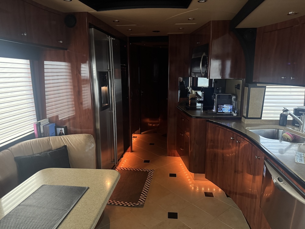 2007 Prevost Legendary XLII For Sale