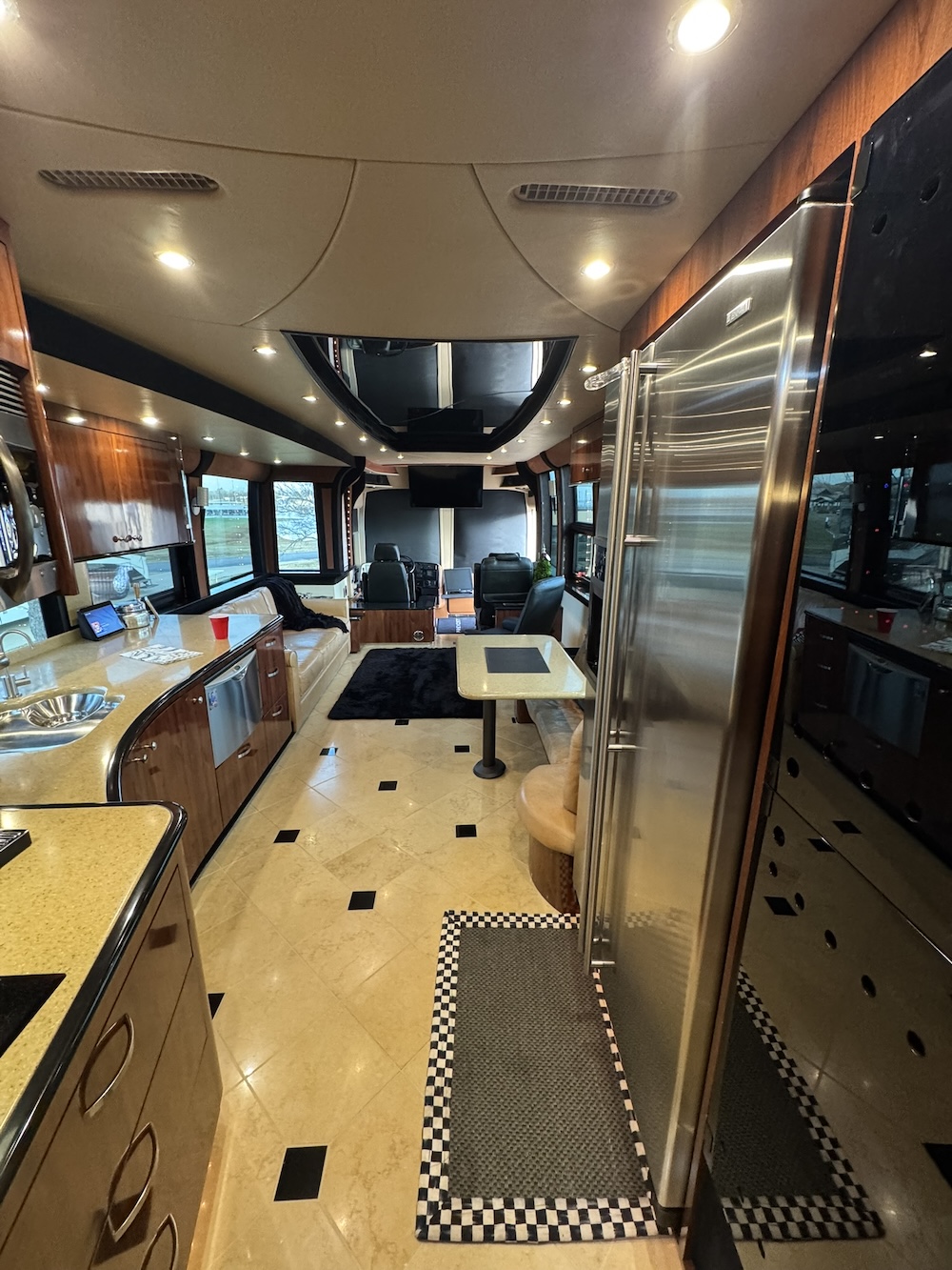 2007 Prevost Legendary XLII For Sale