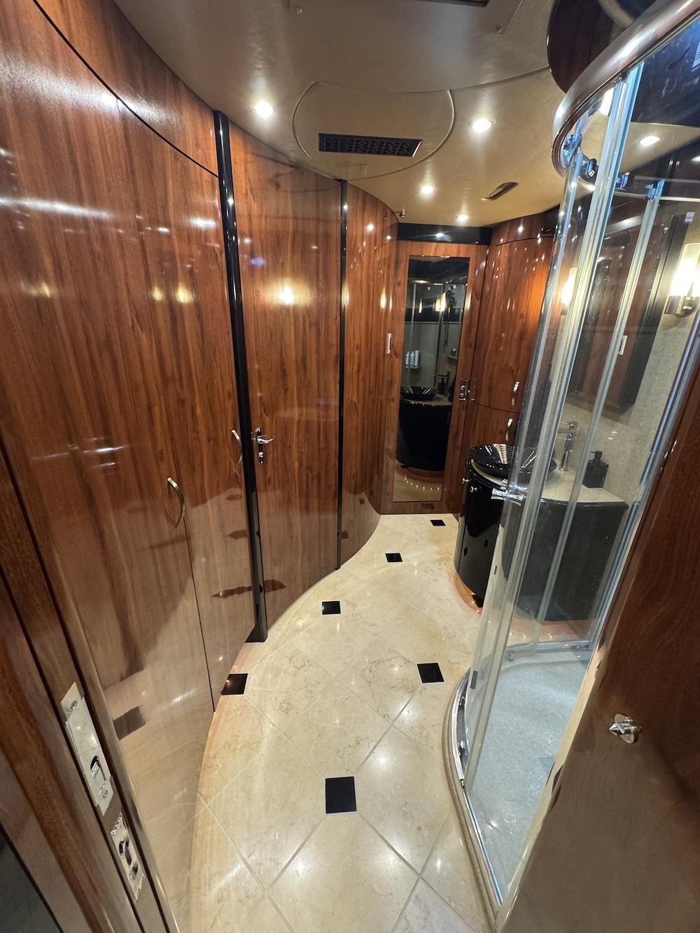 2007 Prevost Legendary XLII For Sale