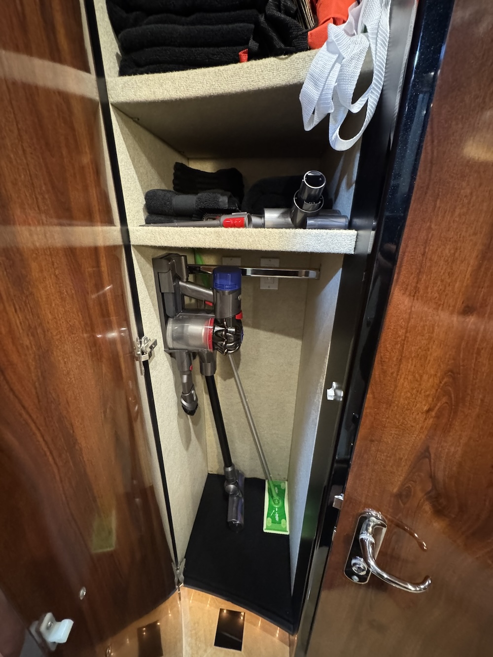 2007 Prevost Legendary XLII For Sale