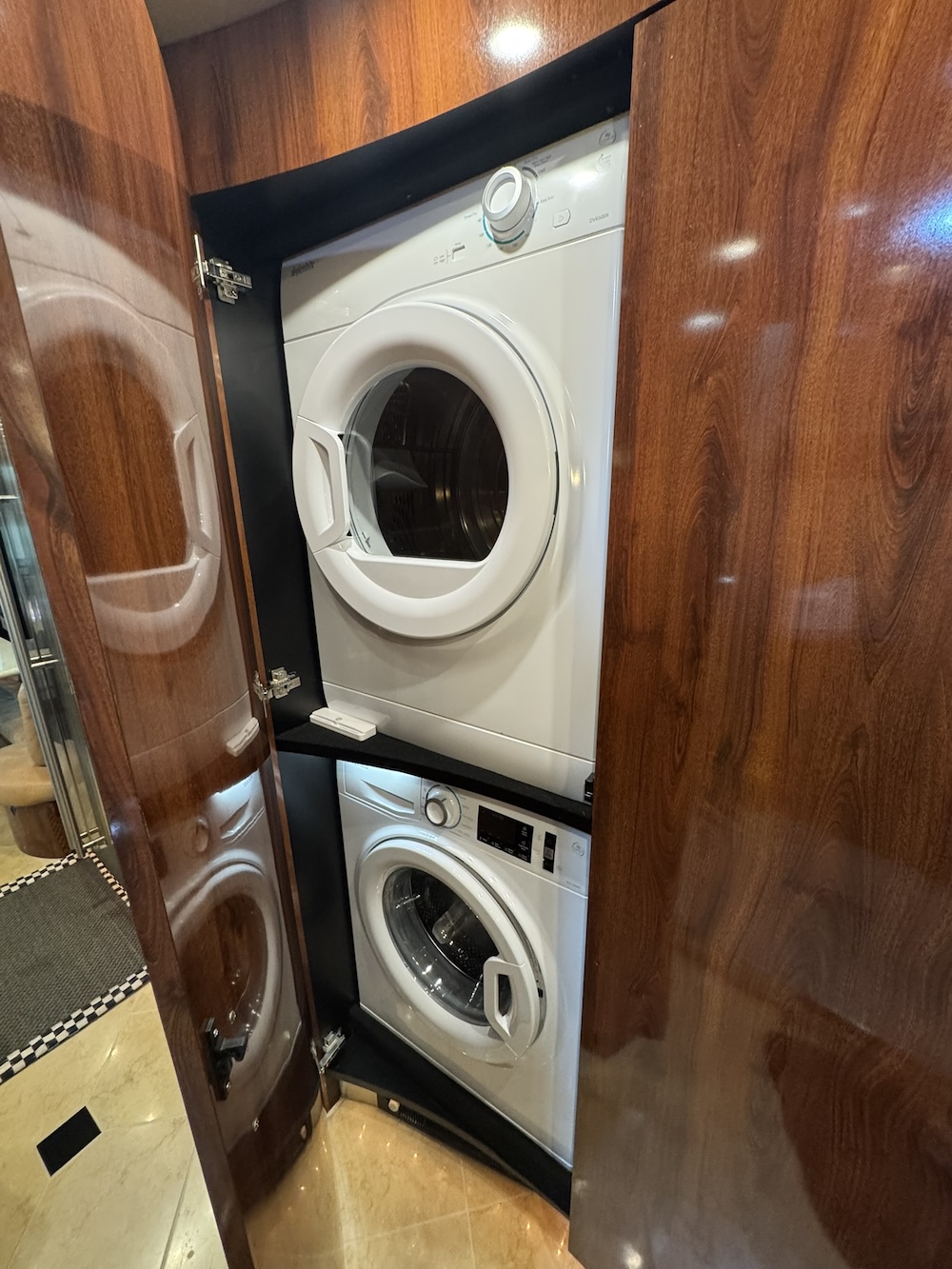 2007 Prevost Legendary XLII For Sale