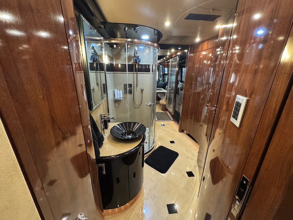 2007 Prevost Legendary XLII For Sale