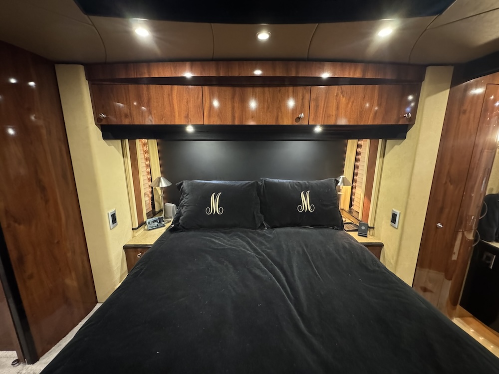 2007 Prevost Legendary XLII For Sale