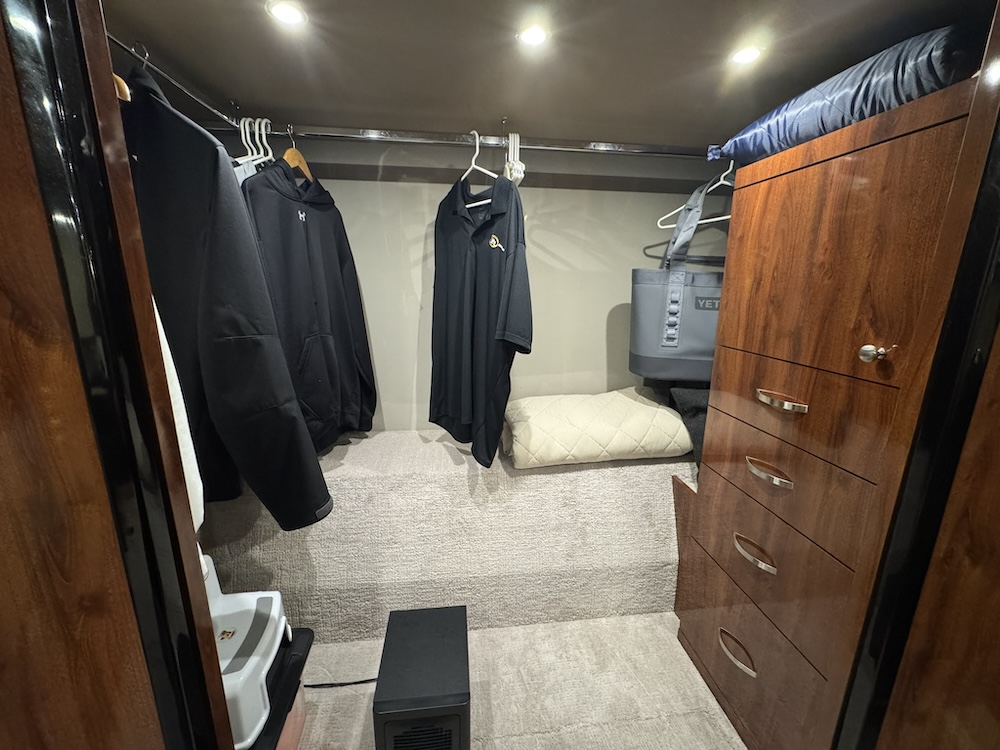 2007 Prevost Legendary XLII For Sale