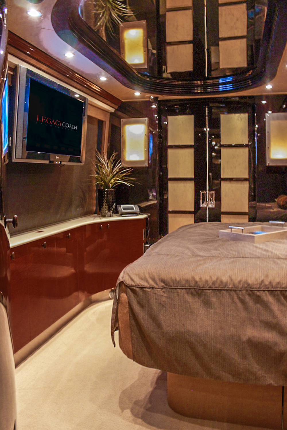 2005 Prevost LCountry Coach XLII For Sale