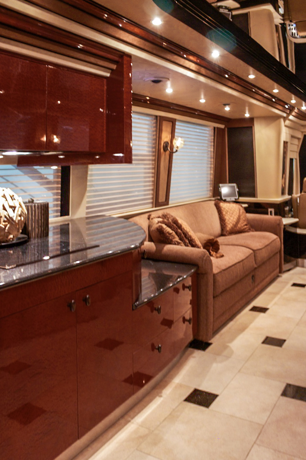 2005 Prevost LCountry Coach XLII For Sale