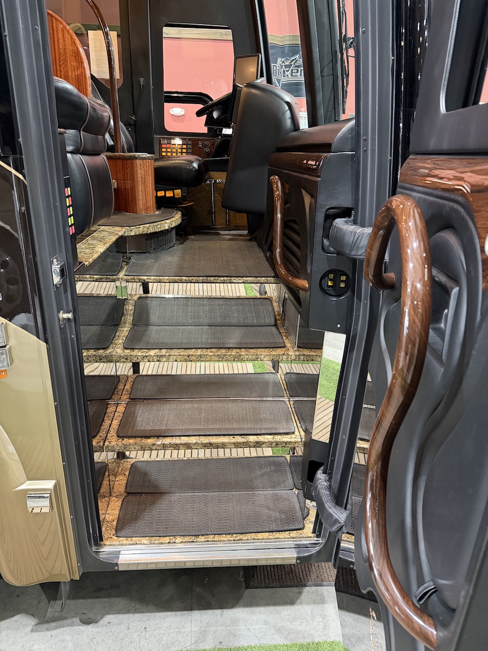 2008 Prevost Marathon H3-45 For Sale