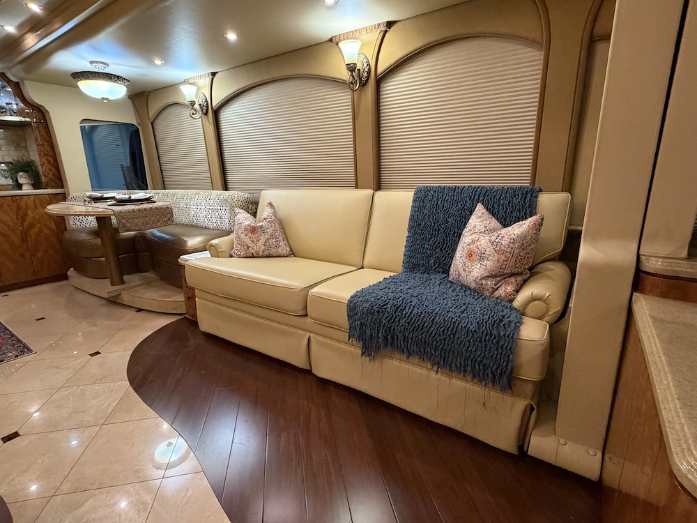 2008 Prevost Millennium H3-45 For Sale