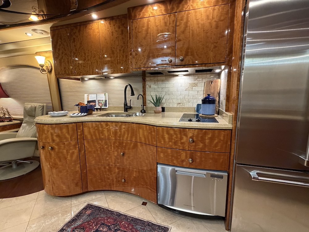 2008 Prevost Millennium H3-45 For Sale
