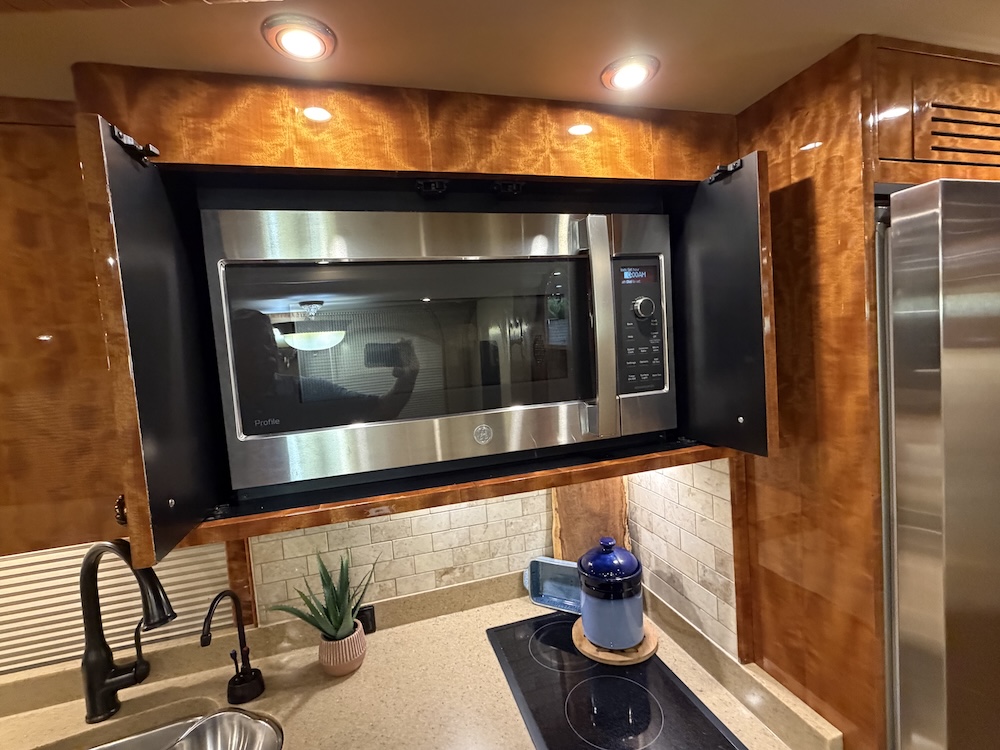 2008 Prevost Millennium H3-45 For Sale