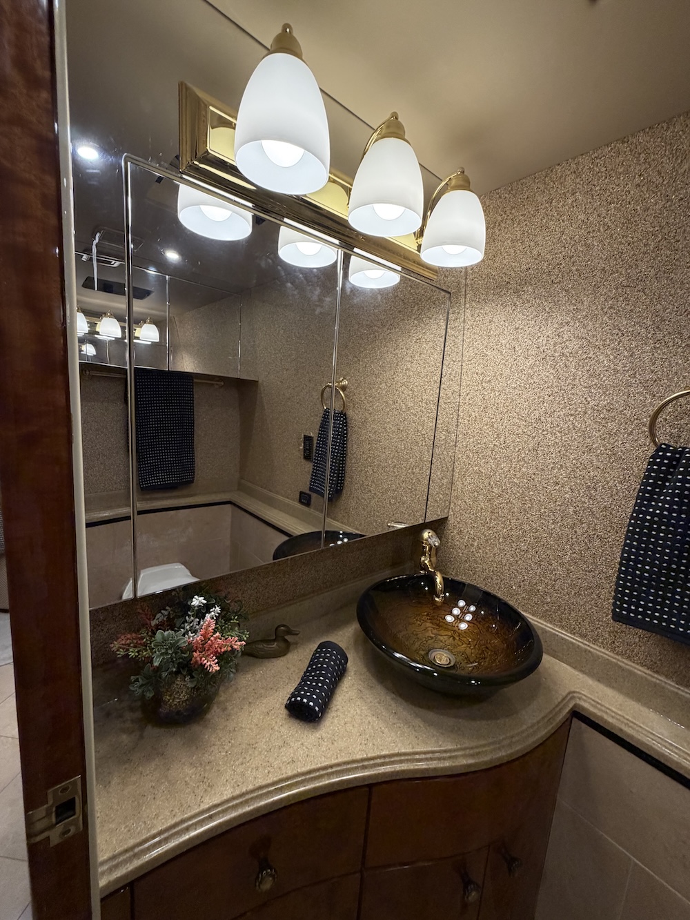 2008 Prevost Millennium H3-45 For Sale