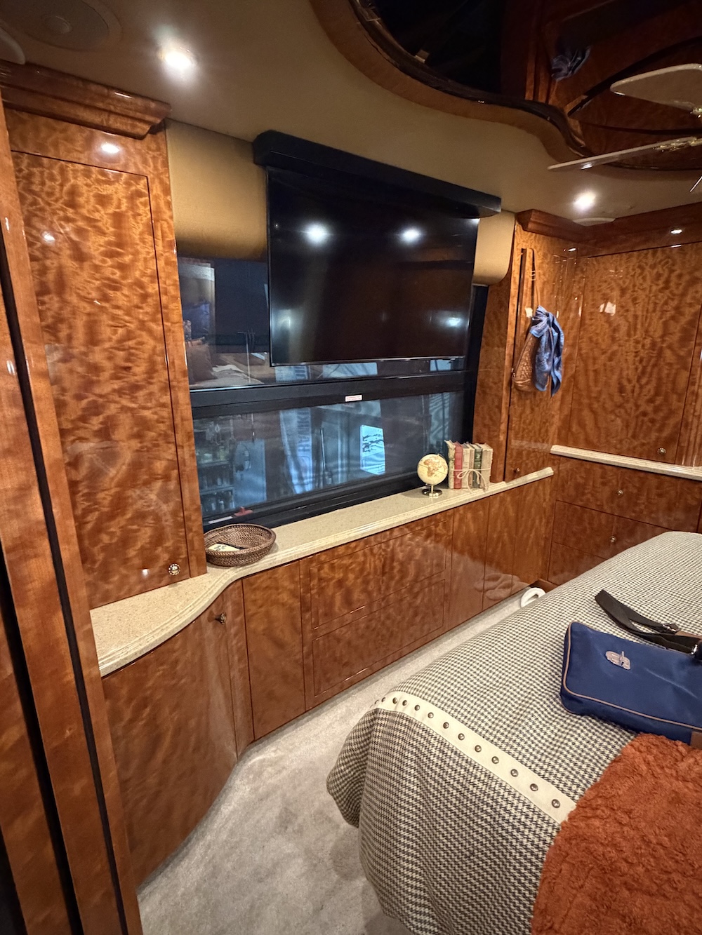 2008 Prevost Millennium H3-45 For Sale
