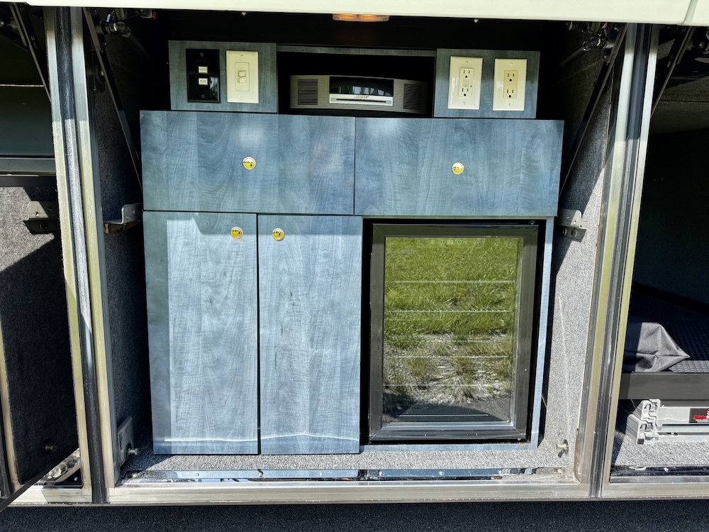 2008 Prevost Millennium  H3-45 For Sale