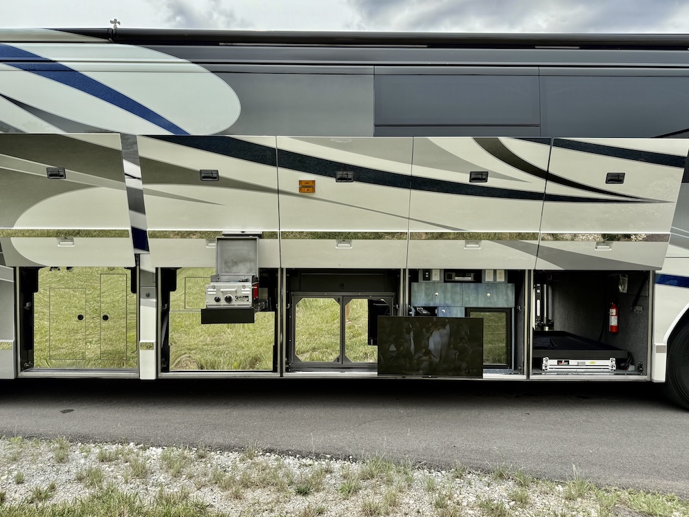 2008 Prevost Millennium  H3-45 For Sale