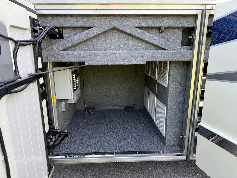 2008 Prevost Millennium  H3-45 For Sale