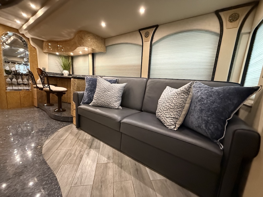 2008 Prevost Millennium  H3-45 For Sale