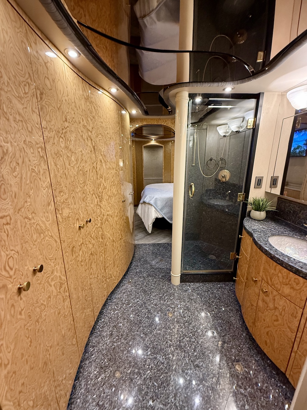 2008 Prevost Millennium  H3-45 For Sale