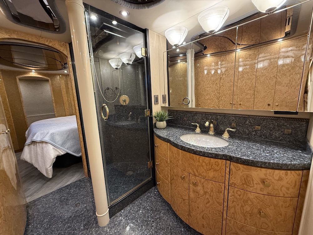 2008 Prevost Millennium  H3-45 For Sale