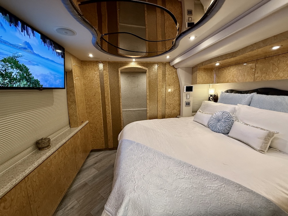 2008 Prevost Millennium  H3-45 For Sale