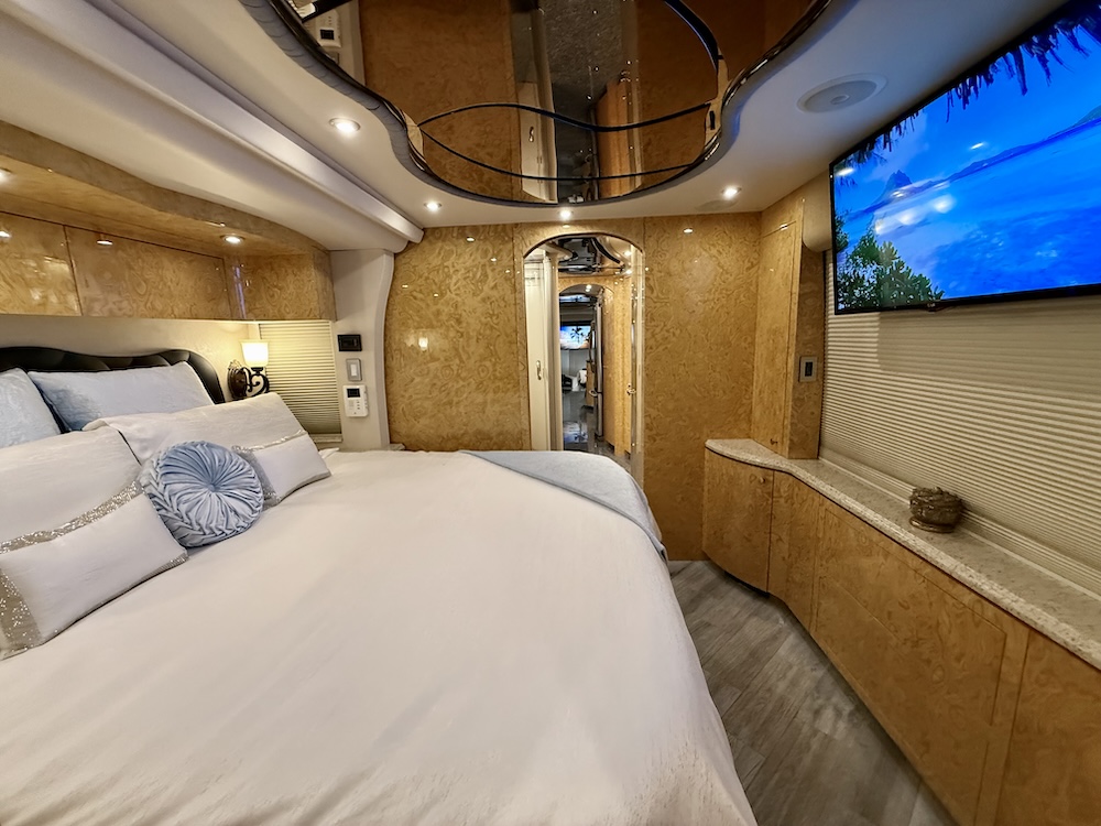 2008 Prevost Millennium  H3-45 For Sale