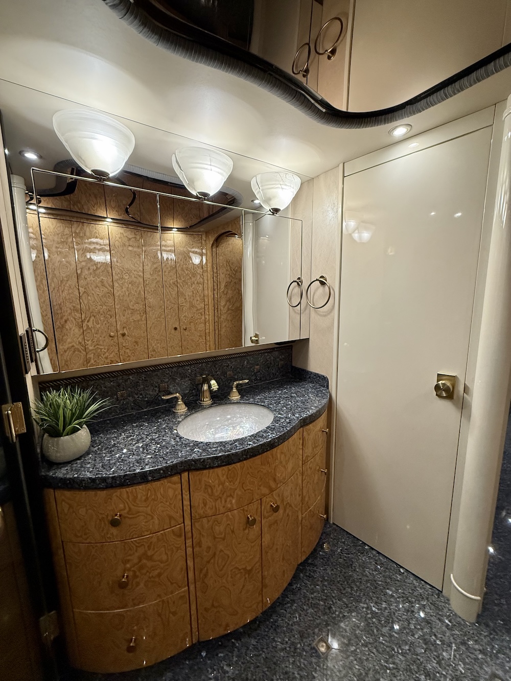 2008 Prevost Millennium  H3-45 For Sale