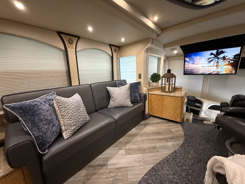 2008 Prevost Millennium  H3-45 For Sale