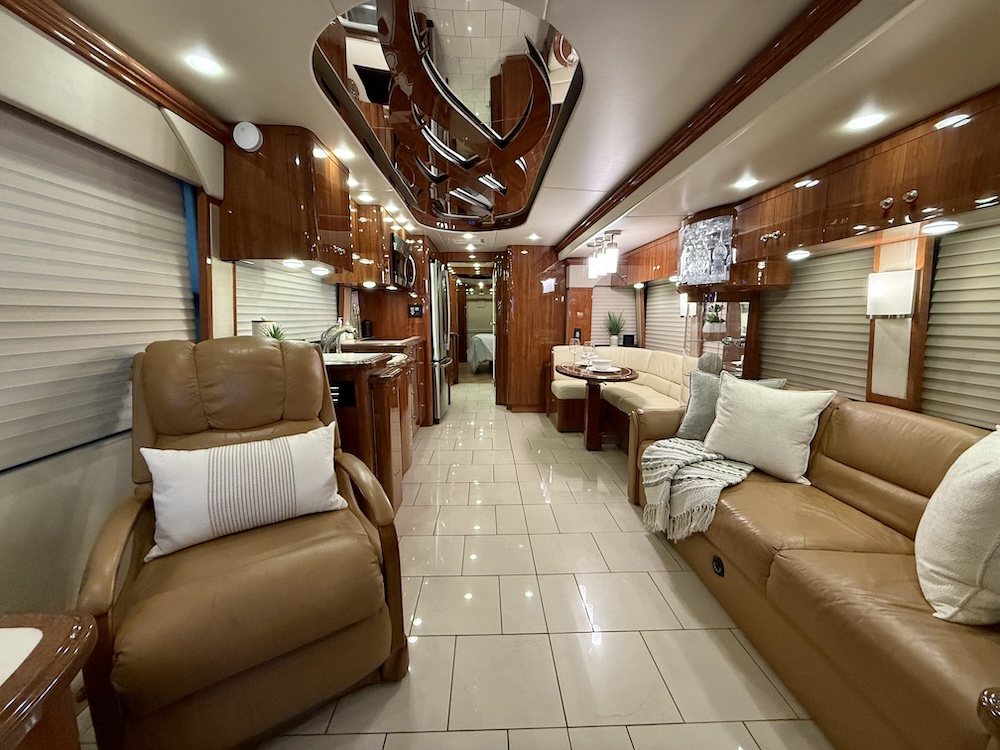 2008 Prevost Parliament H3-45 For Sale