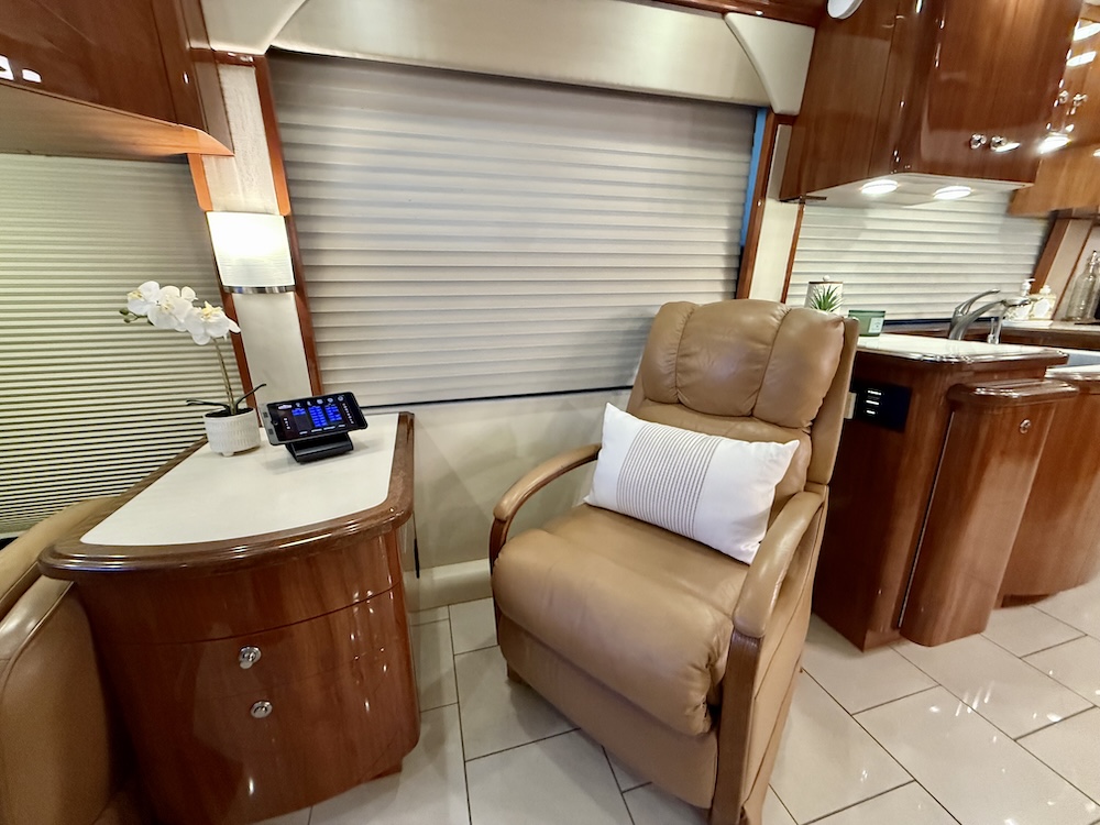 2008 Prevost Parliament H3-45 For Sale