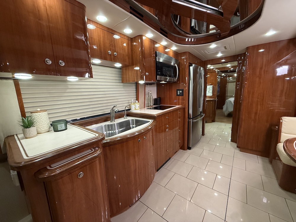 2008 Prevost Parliament H3-45 For Sale
