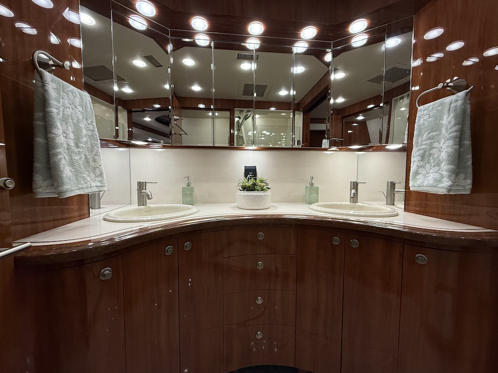 2008 Prevost Parliament H3-45 For Sale