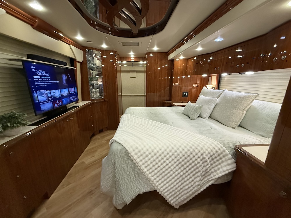 2008 Prevost Parliament H3-45 For Sale