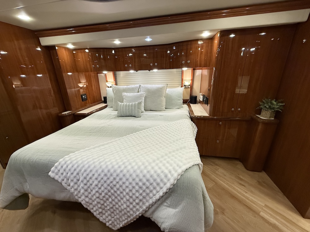2008 Prevost Parliament H3-45 For Sale