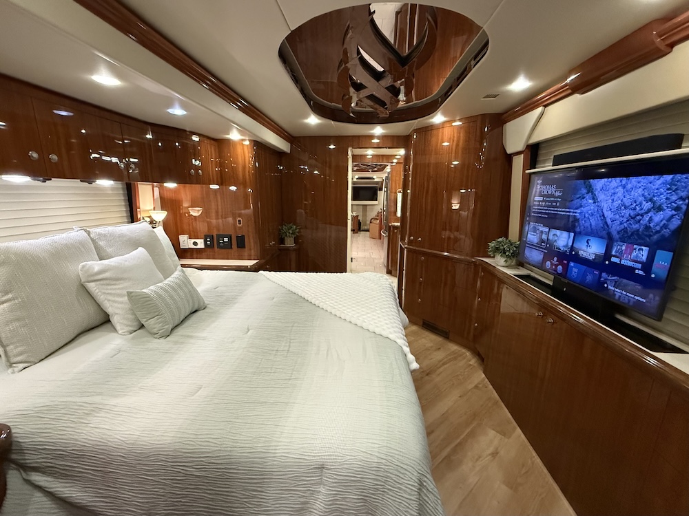 2008 Prevost Parliament H3-45 For Sale