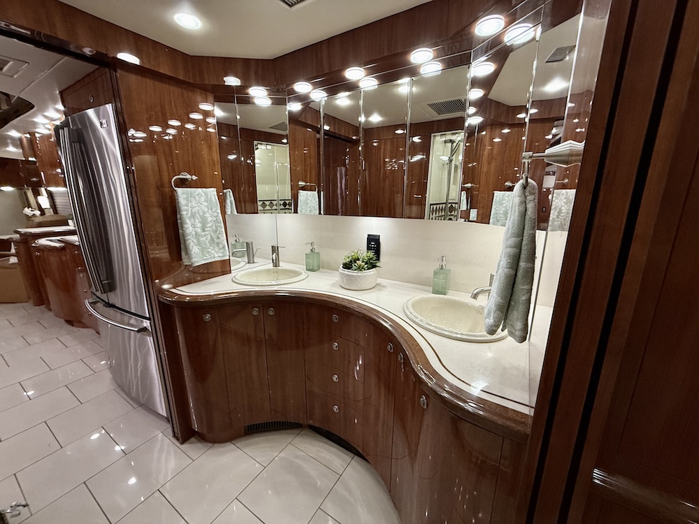 2008 Prevost Parliament H3-45 For Sale