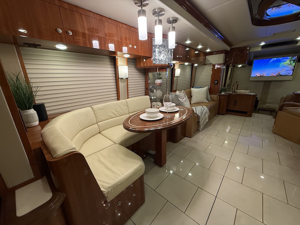2008 Prevost Parliament H3-45 For Sale