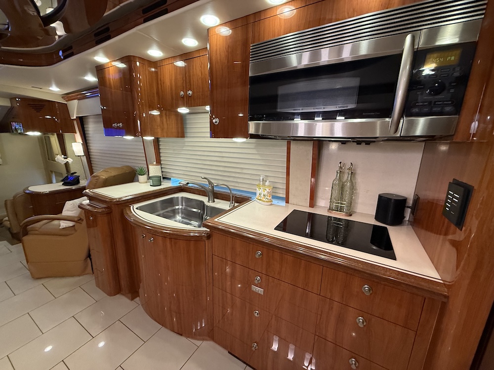 2008 Prevost Parliament H3-45 For Sale