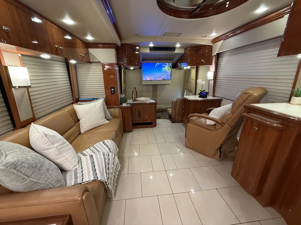 2008 Prevost Parliament H3-45 For Sale