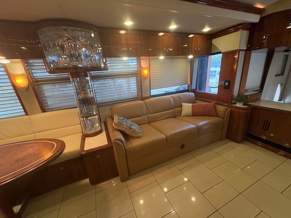 2008 Prevost Parliament H3-45 For Sale
