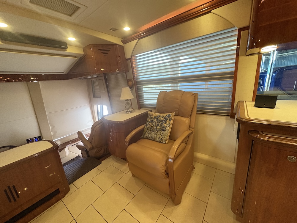2008 Prevost Parliament H3-45 For Sale