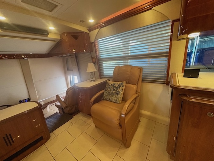 2008 Prevost Parliament H3-45 For Sale