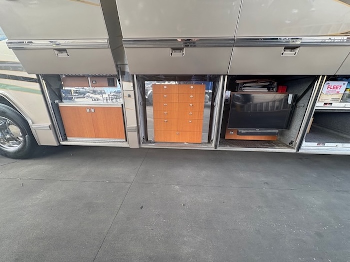 2008 Prevost Parliament H3-45 For Sale