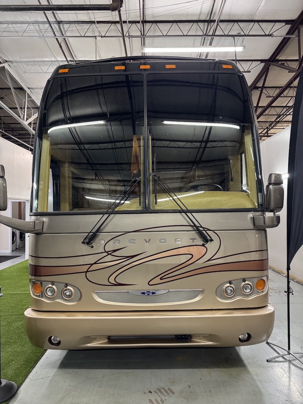 2009 Prevost Featherlite H3-45  For Sale