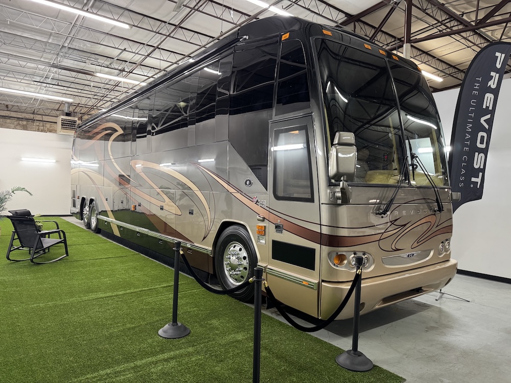2009 Prevost Featherlite H3-45  For Sale