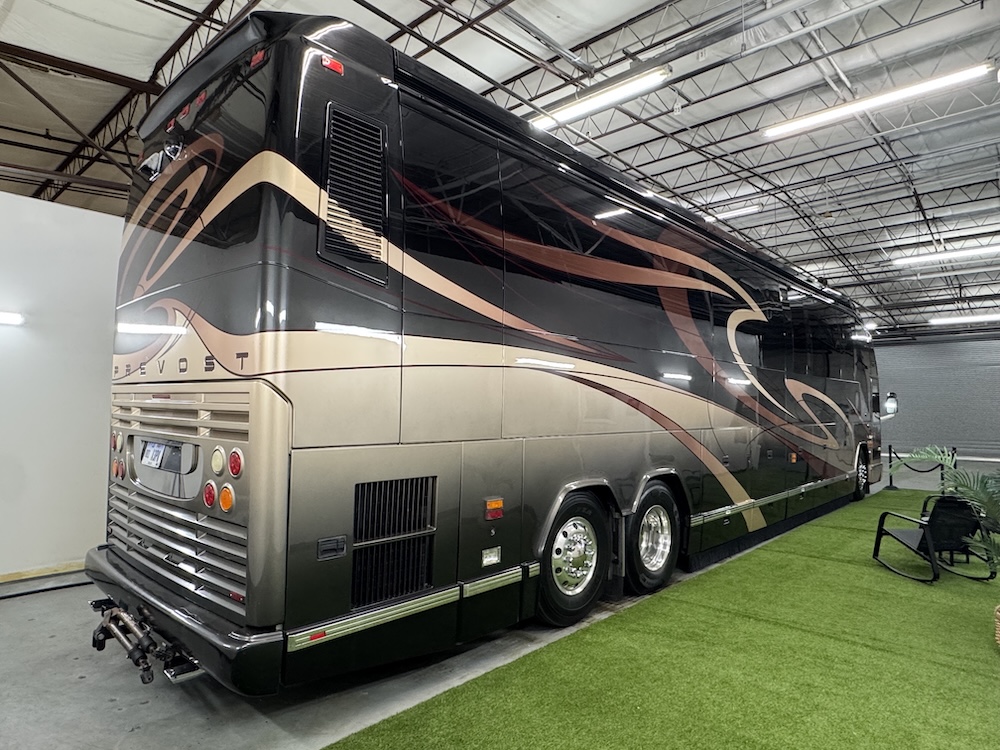 2009 Prevost Featherlite H3-45  For Sale